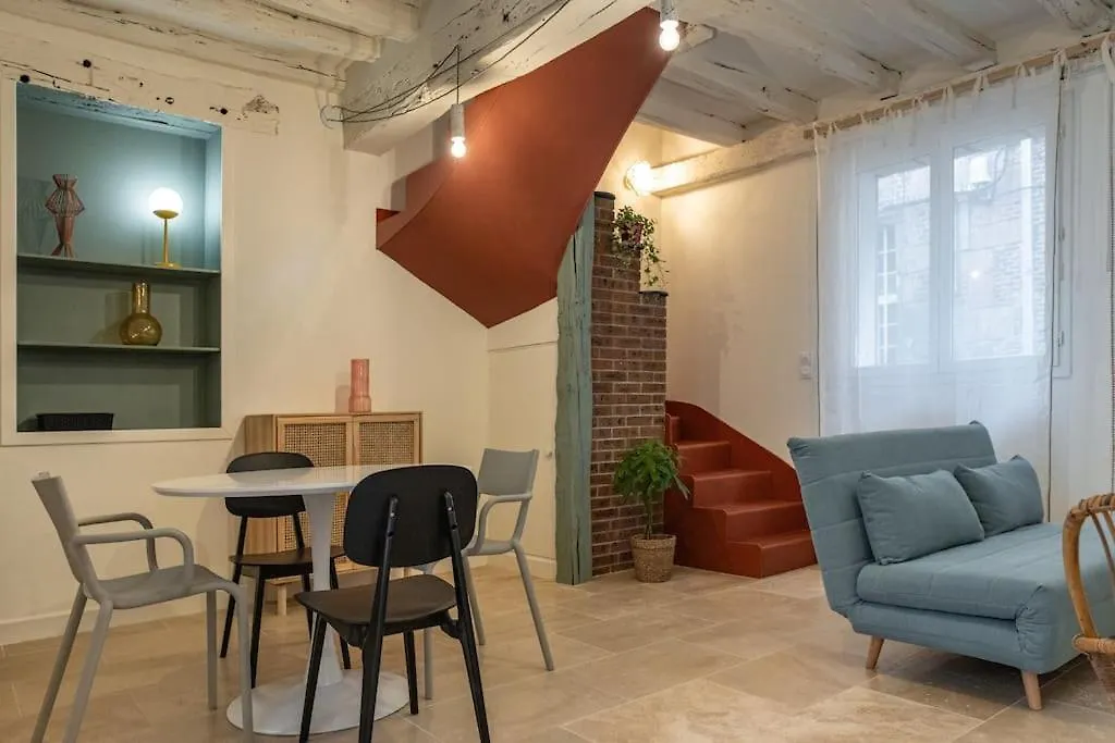 Duplex Avec Patio - Quartier Historique Apartment Moulins